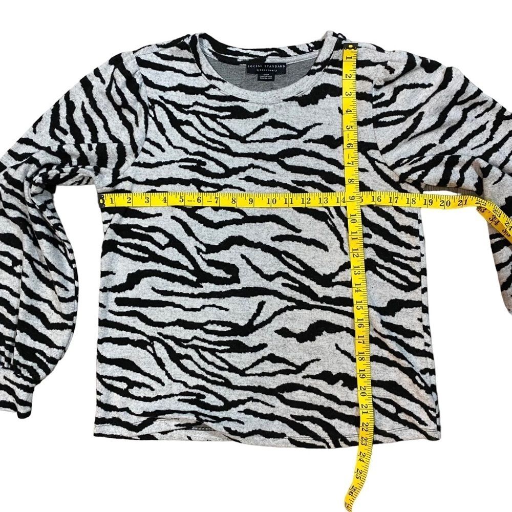 SOCIAL STANDARD by SANCTUARY “JULIA” Puff Sleeve Animal Print Soft Sweater sz SM - Picture 7 of 7